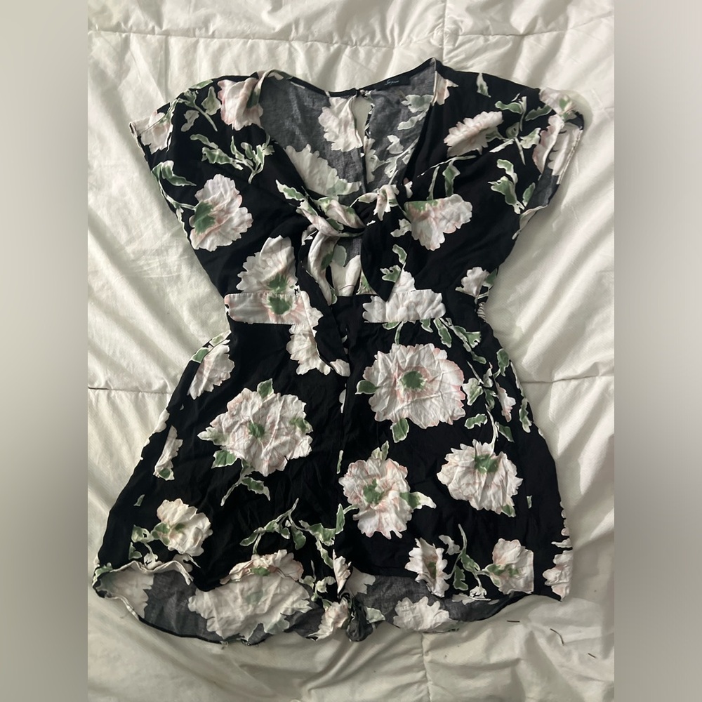Floral Romper. Like new. Size M